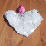 *COLLECTOR'S HOME SHOWPIECE* 100,000+ Year Old Heart Shaped Apophyllite